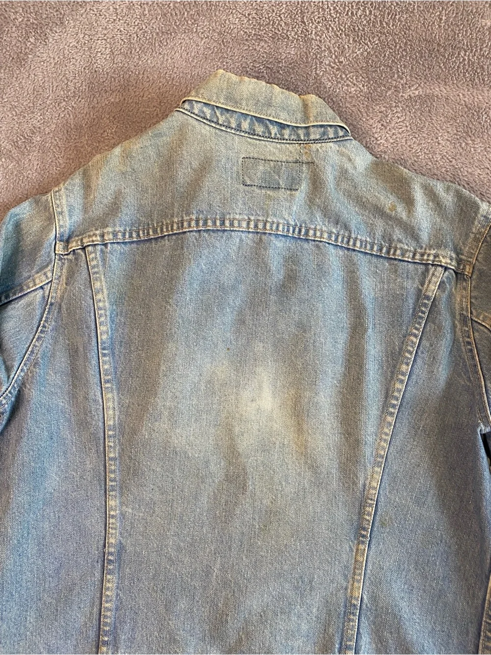 VTG Levi's Light-Wash Denim Trucker Jacket Sz 44 Red Tab 80s-90s Distressed Worn
